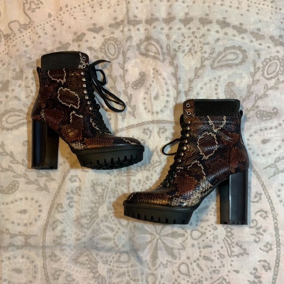 Vince Camuto Ermania Combat Block Heel Platform Boots Brown Snake Lace Up Sz 9 - Picture 7 of 11